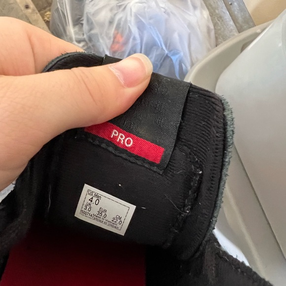 Vans - Picture 2 of 2